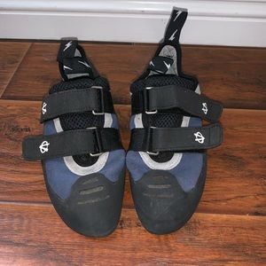 Women’s outdoor shoes